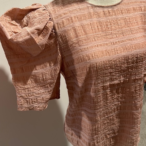 NEVERWORN woman’s express blouse - Picture 2 of 6